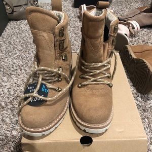 Toms Women Boots